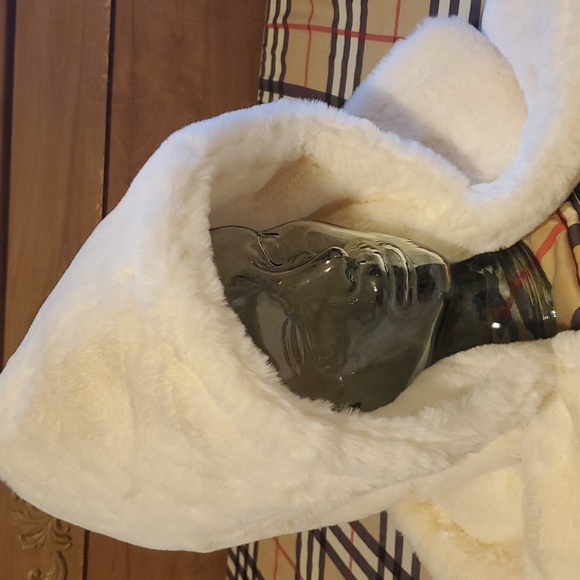 Infinite Faux Fur scarf with hood. - Picture 4 of 11